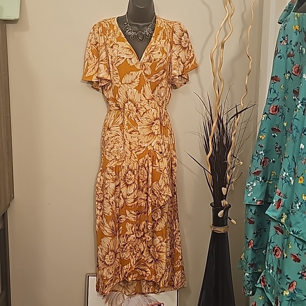 BAND OF THE FREE FLUTTER SLEEVE WRAP DRESS SIZE MEDIUM